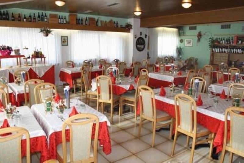 פינזולו Hotel Ferrari מראה חיצוני תמונה