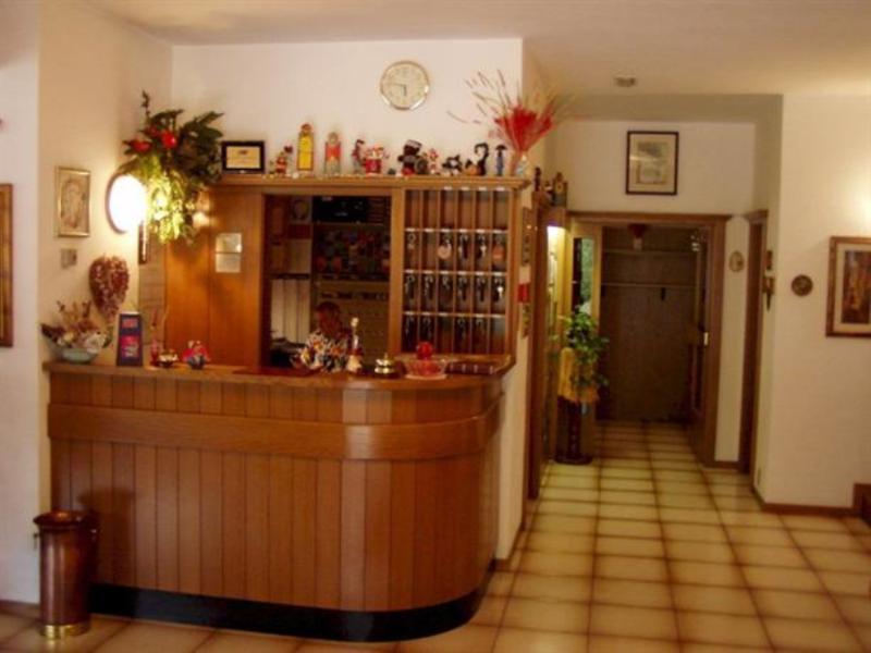 פינזולו Hotel Ferrari מראה חיצוני תמונה