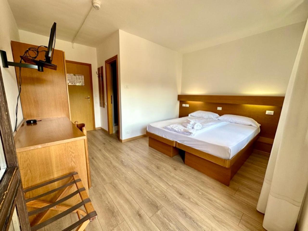 פינזולו Hotel Ferrari מראה חיצוני תמונה