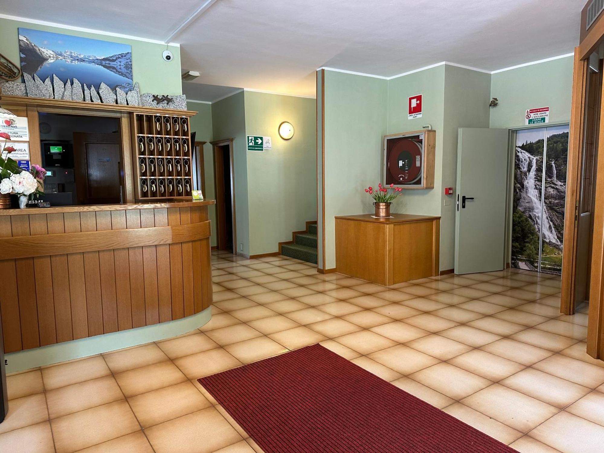 פינזולו Hotel Ferrari מראה חיצוני תמונה