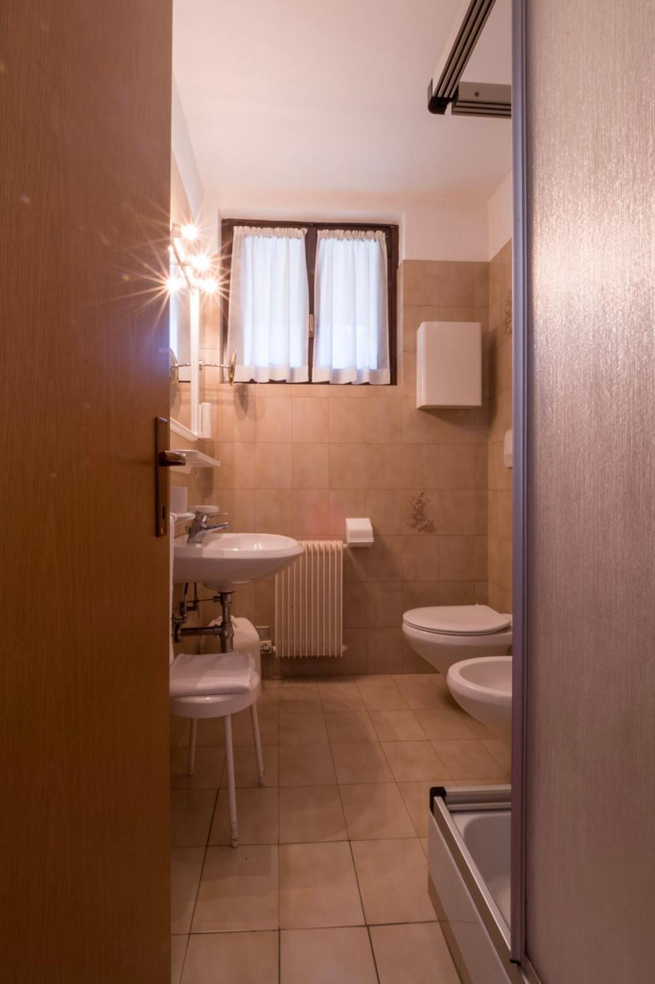 פינזולו Hotel Ferrari מראה חיצוני תמונה